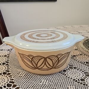 Vintage Pyrex Onion Covered Casserole Dish #475 2 1/2 QT